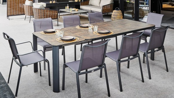 Table DOELAN II 180/240 plateau HPL Coloris:Châssis Graphite/Plateau HPL Bambou Ecotax:Prix de vente comprenant l'éco-taxe de 4,